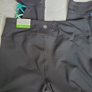 Gaiam Om fit workout capris- SZ M